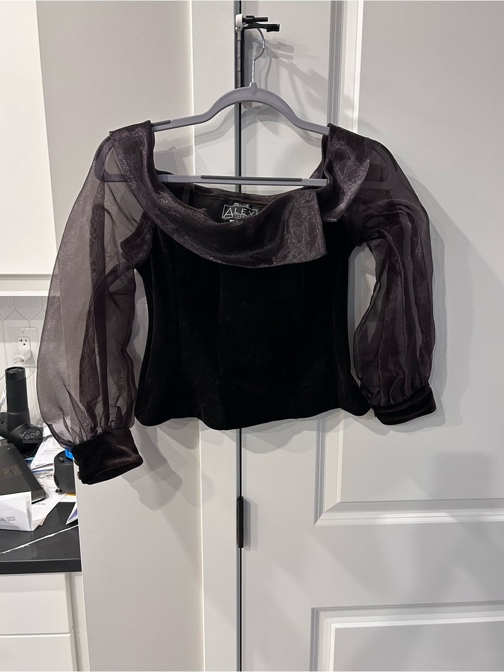 Alex Evenings Black Velvet Off-Shoulder Puff Mesh Sleeve Party Top Vintage Style